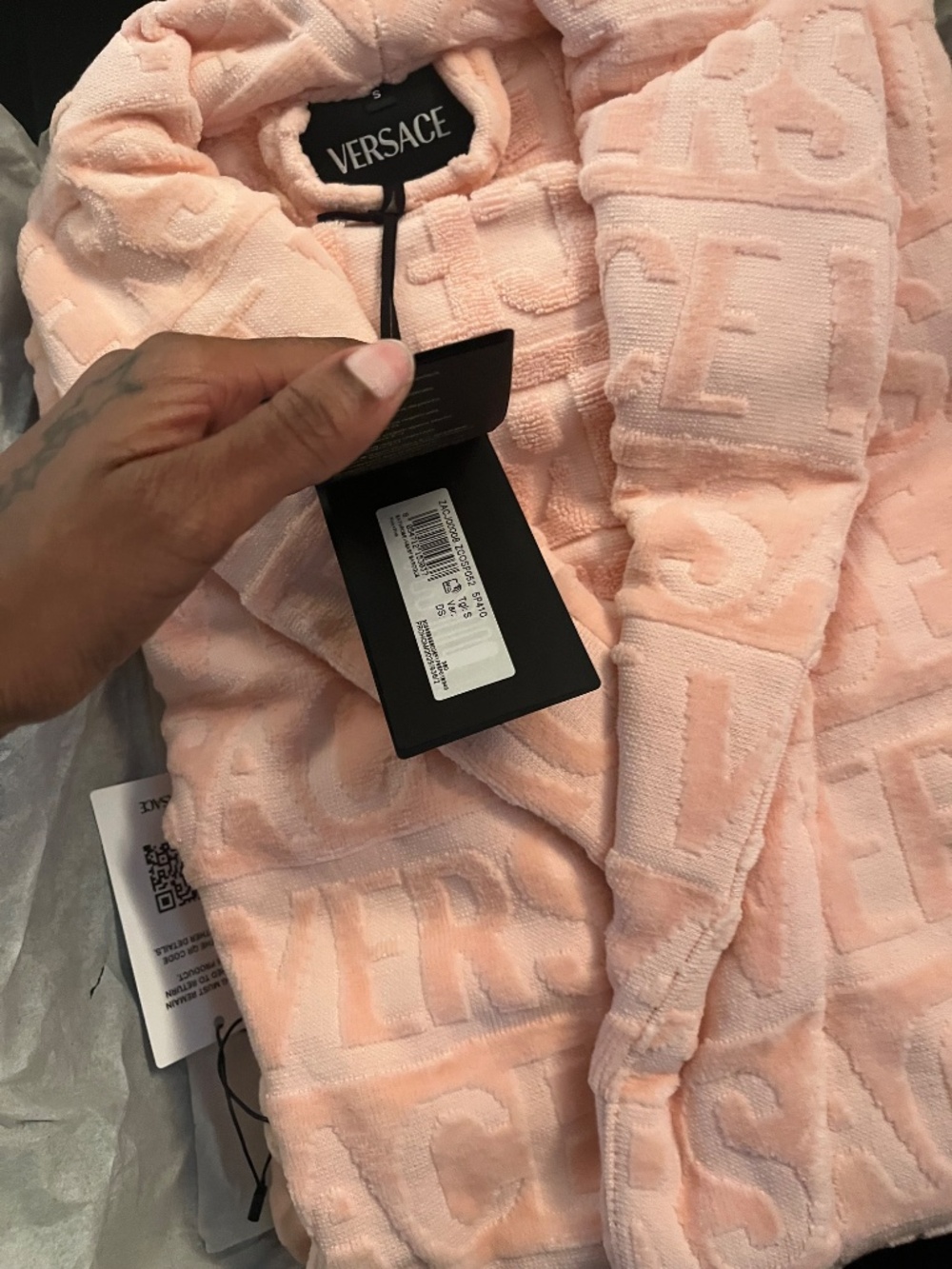 Versace - Picture 2 of 6